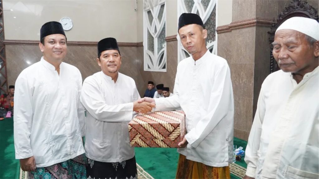 Walikota Pekalongan Terima Usulan soal Drainase dan PK5 Saat Safari Tarawih